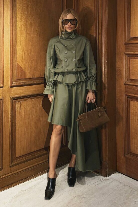 Imagem de Saia Mídi Cos Com Passantes e Barra Assimétrica Verde Militar Zen